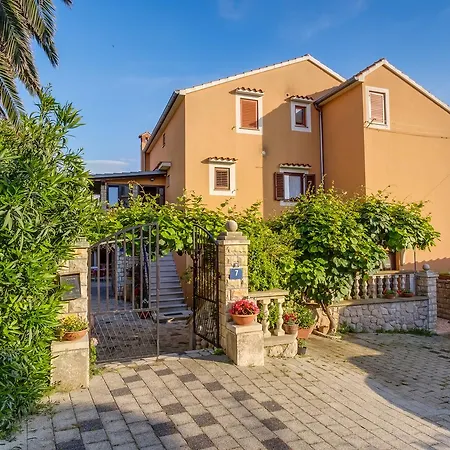 Beba Apartment *